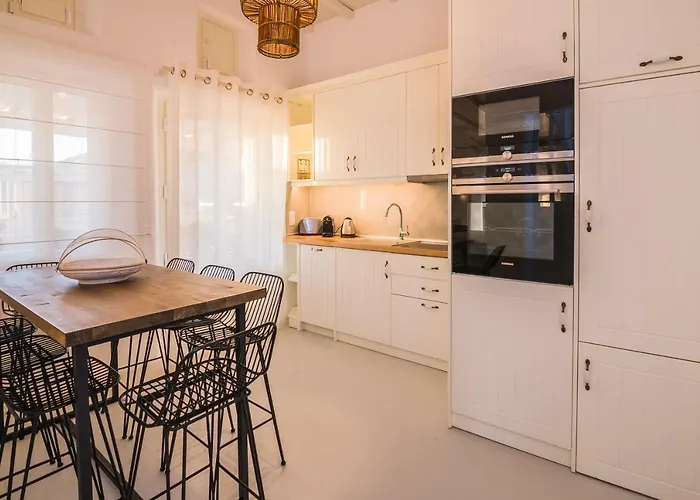 Eden View & プラティス・ヤロス