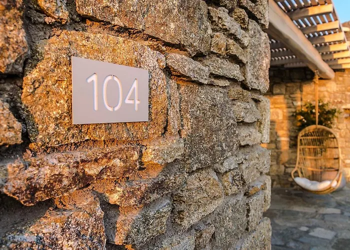 Aparthotel Eden View & 4*